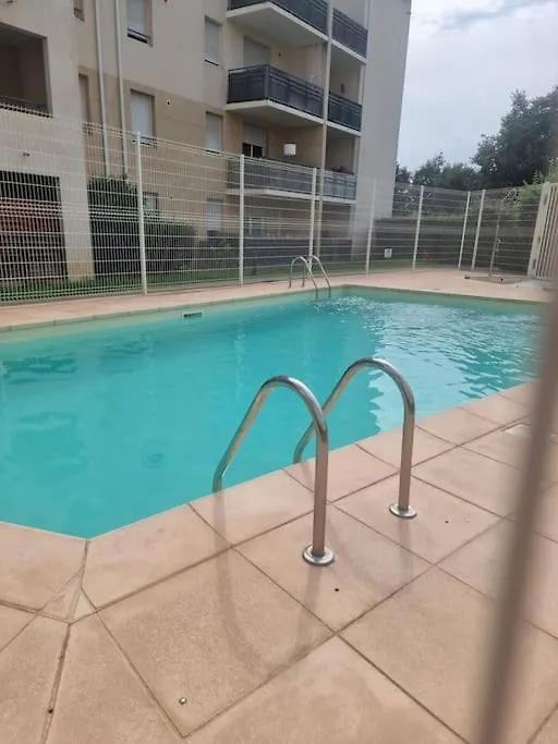 Un Appartement Calme Et Elegant Avignon 0*,  France