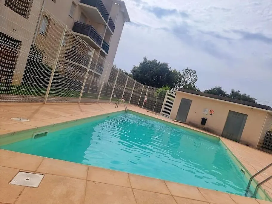 Un Appartement Calme Et Elegant Avignon 0*,  France