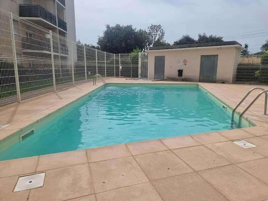 Un Appartement Calme Et Elegant Avignon 0*,
