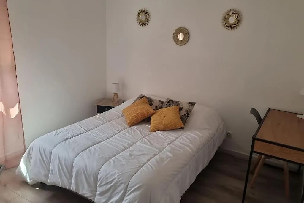 Un Appartement Calme Et Elegant Avignon Apartment
