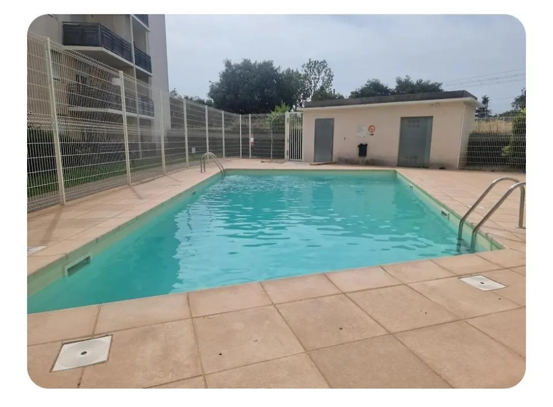 Un Appartement Calme Et Elegant Avignon Apartment