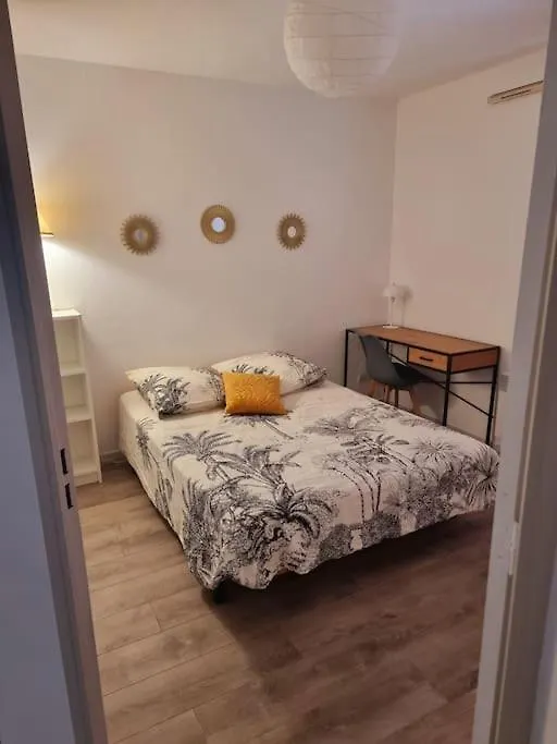 Un Appartement Calme Et Elegant Avignon 0*,  France