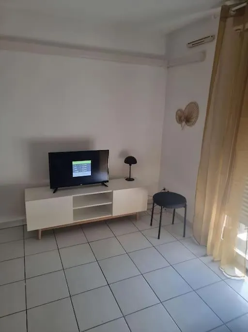 Un Appartement Calme Et Elegant Avignon Apartment