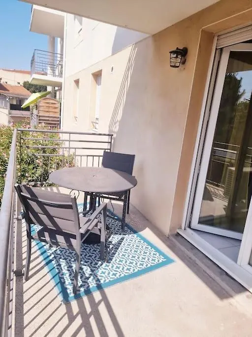 Un Appartement Calme Et Elegant Avignon France