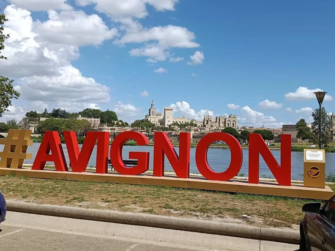 Un Appartement Calme Et Elegant Avignon